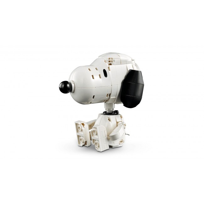 LEGO IDEAS 21368 Peanuts: Snoopy's Doghouse