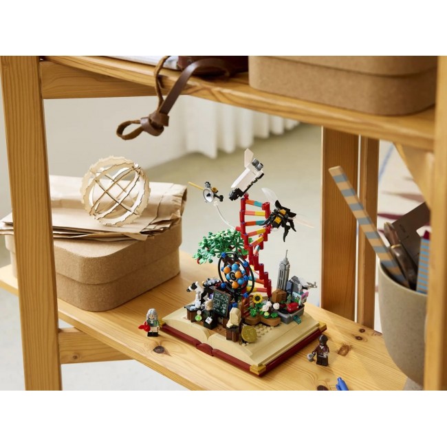 LEGO IDEAS 21355 The Evolution of STEM