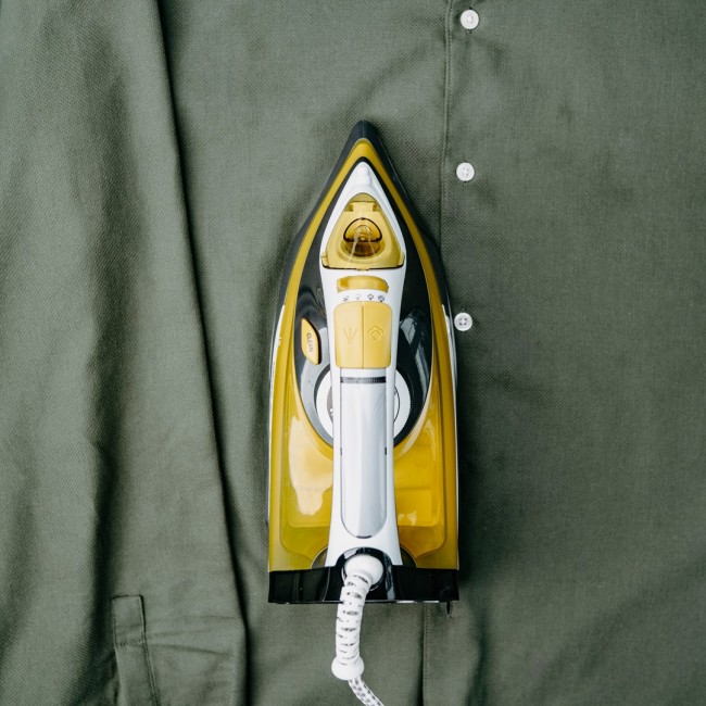 Camry CR 5029 iron Steam iron Black,Yellow 2400 W