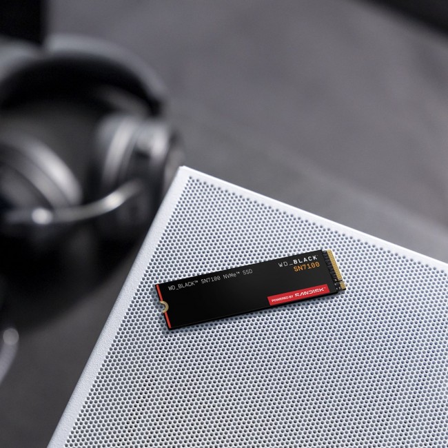 Western Digital Black WD_BLACK SN7100 NVMe SSD POWERED BY SANDISK 4 TB