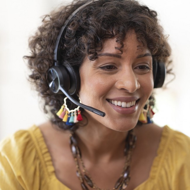 Poly Voyager 4320 USB-A Headset +BT700 dongle Poly Voyager 4320 USB-A Headset +BT700 dongle