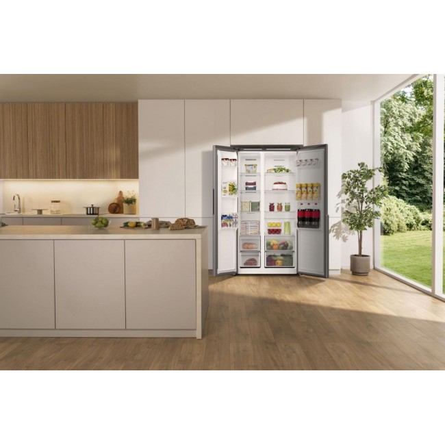 Gorenje Side by side kyl /fryssk p med MultiFlow Cooling f r j mn luftcirkulation i hela sk pet. NoFrost Plus eliminerar manuell avfrostning, medan SuperCool och FastFreeze hj lper till att uppr tth lla optimala f rh llanden f r nyinlagda dagligvaror.