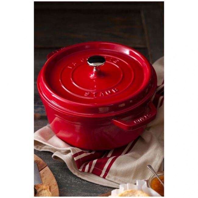 Staub Round Cast Iron Pot - 3.8 ltr, Red Staub Round Cast Iron Pot - 3.8 ltr, Red