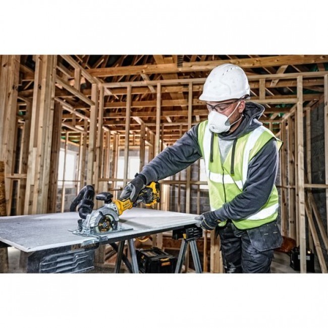 DeWALT DCS691N-XJ portable circular saw 11.5 cm Black, Yellow 4500 RPM 800 W