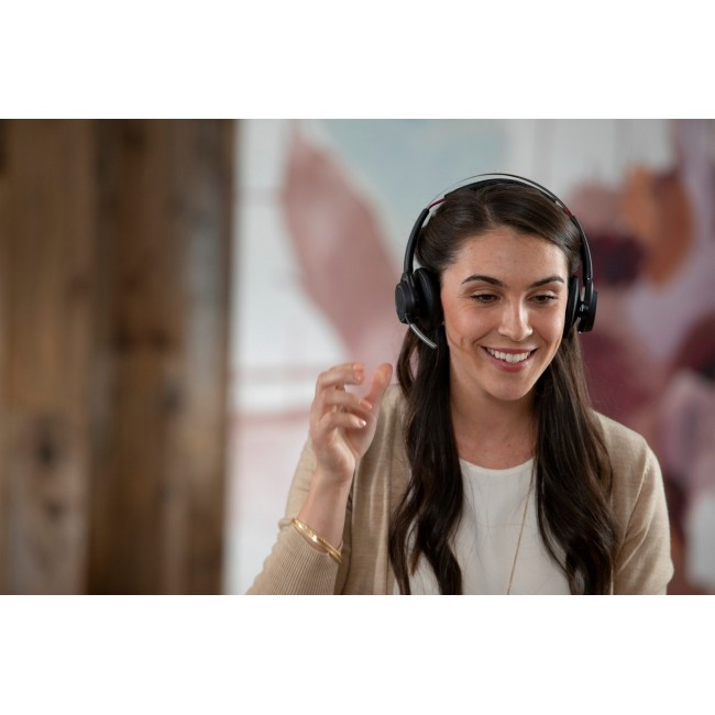 Poly Voyager Focus 2 UC Headset +USB-A to USB-C Cable +Charging Stand Poly Voyager Focus 2 UC Headset +USB-A to USB-C Cable +Charging Stand