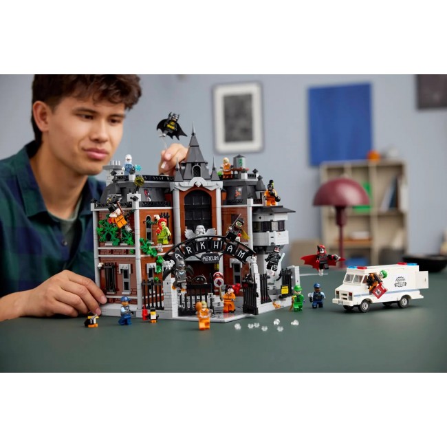 LEGO BATMAN 76300 Arkham Asylum