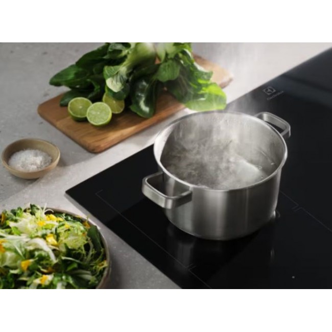 Electrolux Serie 700 EIS62453IZ Black Built-in 60 cm Zone induction hob 4 zone(s)