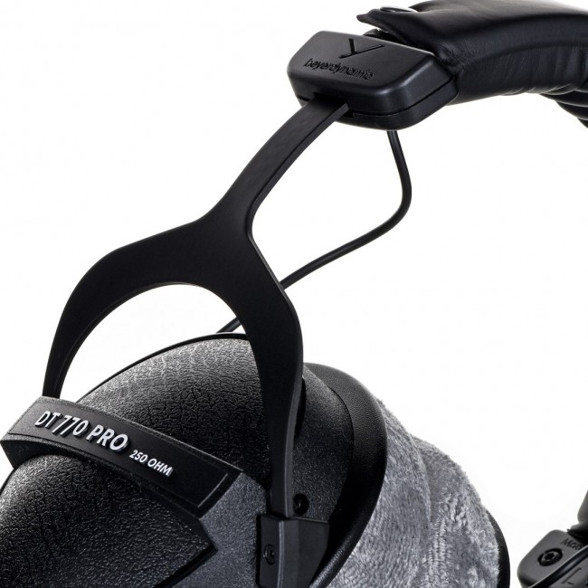 Beyerdynamic DT 770 PRO 250 - closed studio headphones