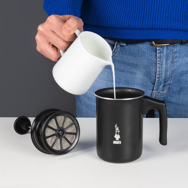 Bialetti 00AGR394 milk frother/warmer Manual milk frother Black