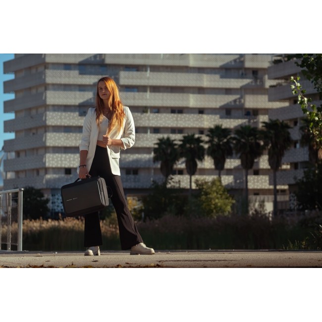 XD DESIGN ANTI-THEFT BACKPACK / BRIEFCASE BOBBY BIZZ 2.0 BLACK P/N: P705.921 XD DESIGN ANTI-THEFT BACKPACK / BRIEFCASE BOBBY BIZZ 2.0 BLACK P/N: P705.921