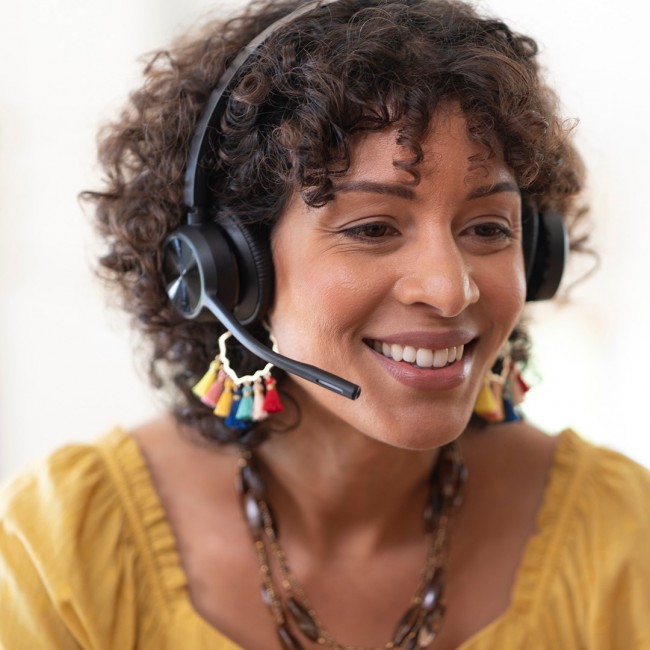 POLY Voyager 4320 USB-A Headset +BT700 dongle POLY Voyager 4320 USB-A Headset +BT700 dongle