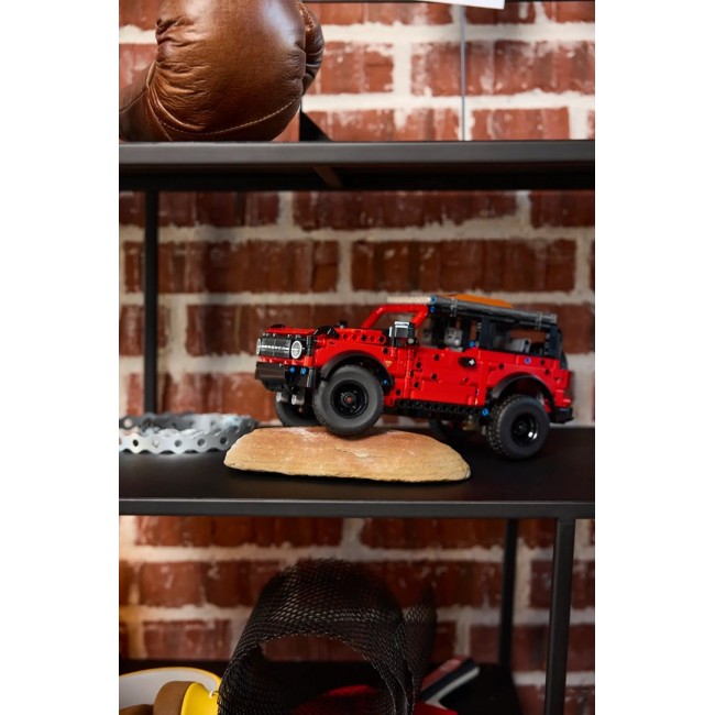 LEGO TECHNIC 42213 Ford Bronco SUV LEGO TECHNIC 42213 Ford Bronco SUV