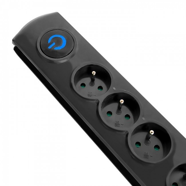 Qoltec 50104 surge protector 4 AC outlet(s) 230 V 1.5 m Black Qoltec 50104 surge protector 4 AC outlet(s) 230 V 1.5 m Black