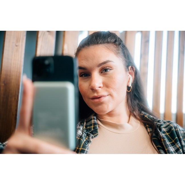 Verbatim Charge 'n' Go Magnetic Wireless Power Bank 10000mAh Green Verbatim Charge 'n' Go Magnetic Wireless Power Bank 10000mAh Green