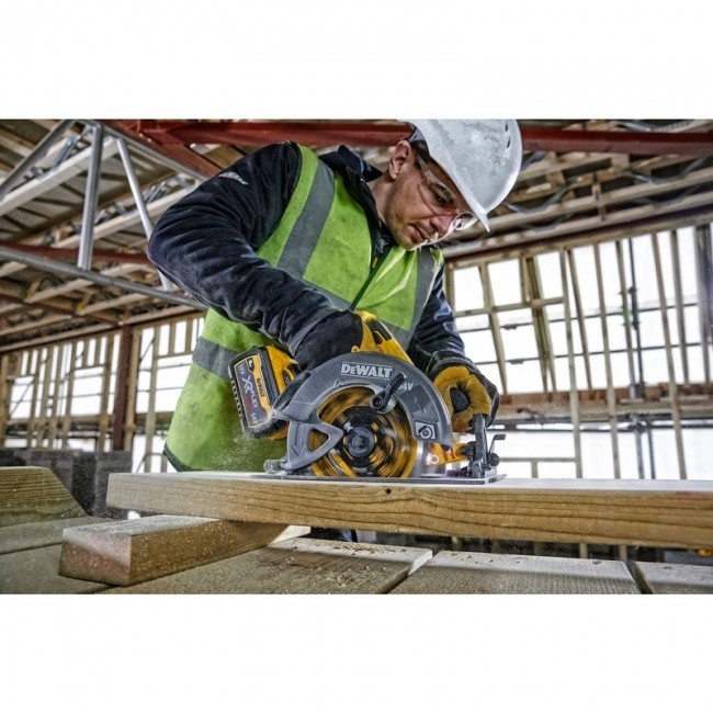 DeWALT DCS578NT-XJ portable circular saw