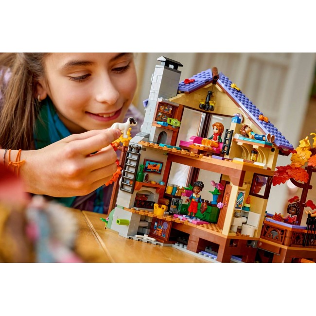 LEGO FRIENDS 42705 Cozy Fall Forest Cabin