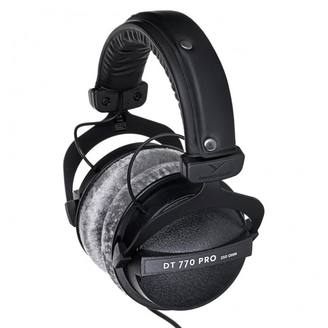 Beyerdynamic DT 770 PRO 250 - closed studio headphones
