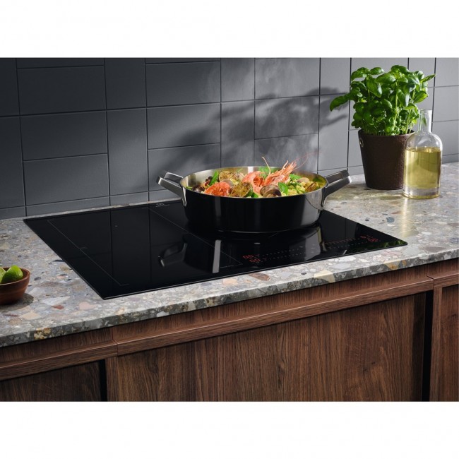Electrolux Serie 700 EIS62453 Black Built-in 60 cm Zone induction hob 4 zone(s) Electrolux Serie 700 EIS62453 Black Built-in 60 cm Zone induction hob 4 zone(s)