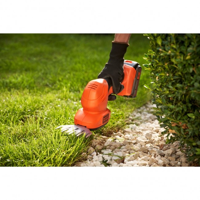 Black & Decker BCSS18D1-QW power hedge trimmer