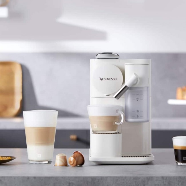 De Longhi Lattissima One Nespresso Pod coffee machine - White De Longhi Lattissima One Nespresso Pod coffee machine - White