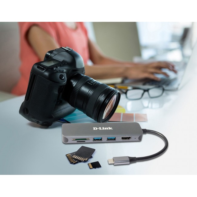 D-Link 6-in-1 USB-C Hub with HDMI/Card Reader/Power Delivery