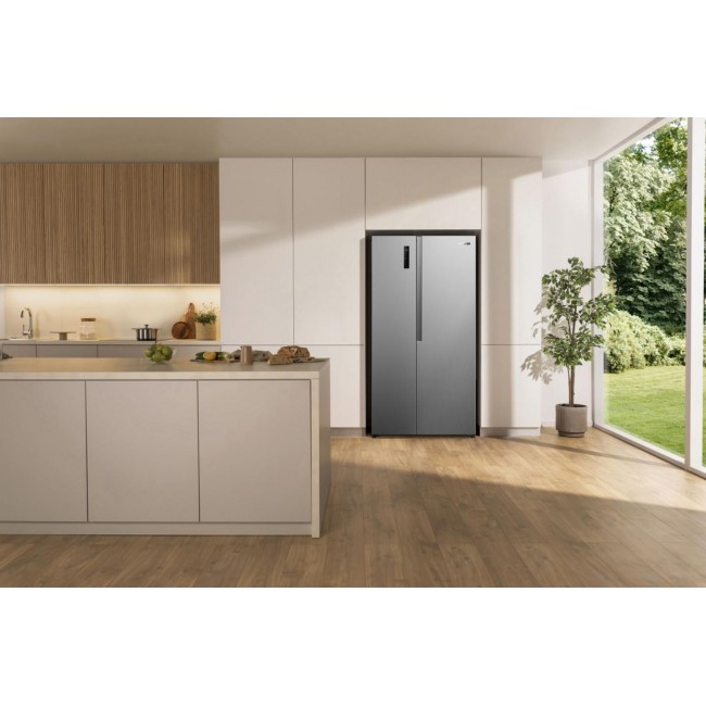 Gorenje Side by side kyl /fryssk p med MultiFlow Cooling f r j mn luftcirkulation i hela sk pet. NoFrost Plus eliminerar manuell avfrostning, medan SuperCool och FastFreeze hj lper till att uppr tth lla optimala f rh llanden f r nyinlagda dagligvaror.