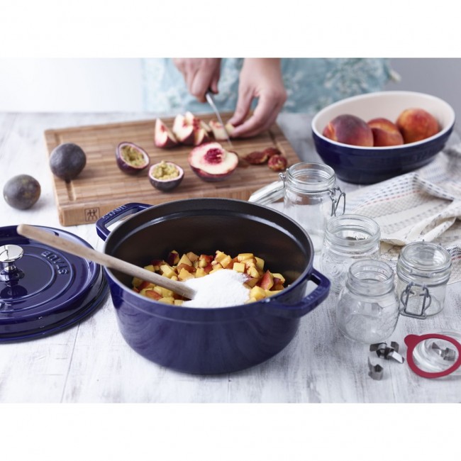 Staub 24 cm Round Cast Iron Cocotte Dark-Blue Staub 24 cm Round Cast Iron Cocotte Dark-Blue