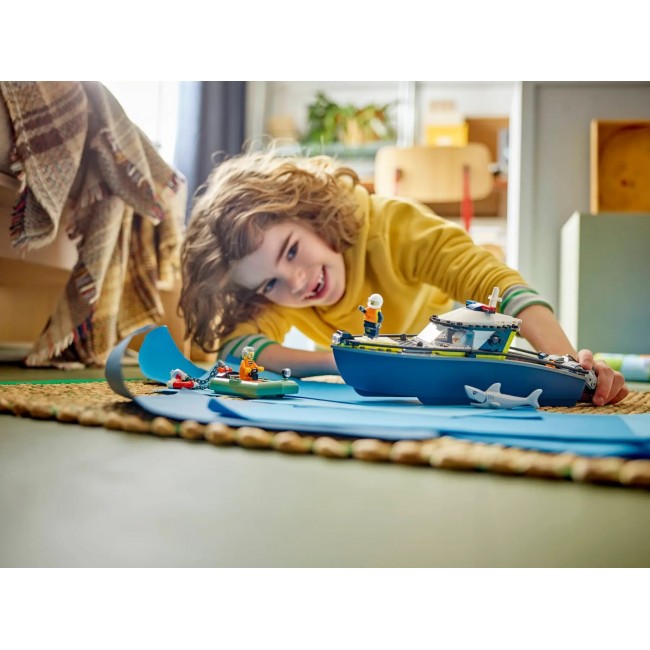 LEGO CITY 60456 Police Boat Chase LEGO CITY 60456 Police Boat Chase