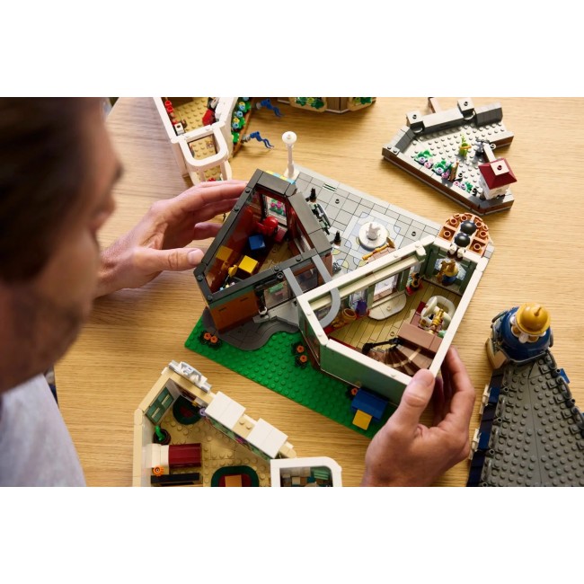 LEGO ICONS 11371 Shopping Street