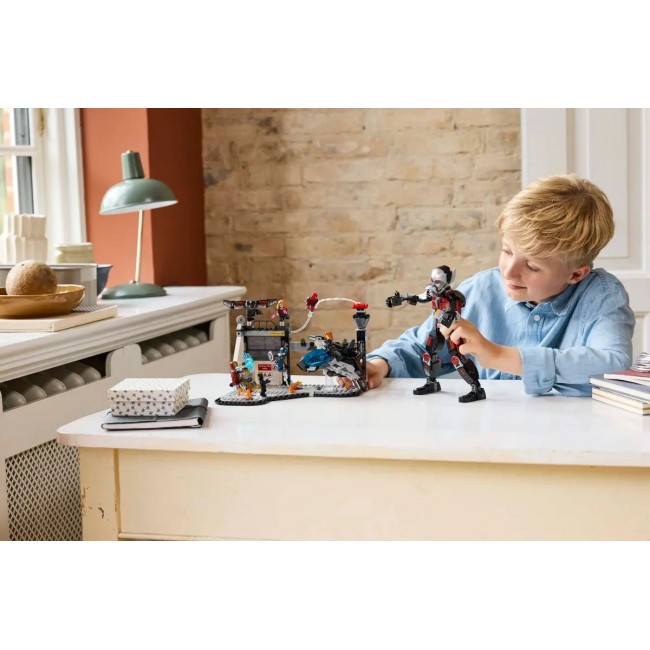 LEGO MARVEL 76314 Captain America: Civil War Battle