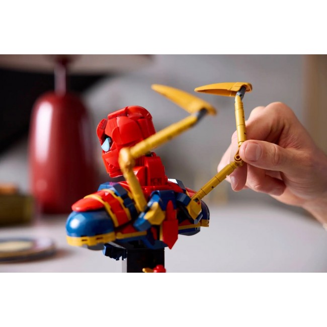 LEGO MARVEL 76326 Iron Spider-Man Bust LEGO MARVEL 76326 Iron Spider-Man Bust