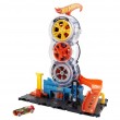 Hot Wheels City Super Twist Tyre Shop Playset and Car
