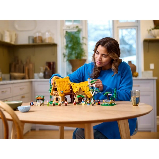 LEGO DISNEY 43242 Snow White and the Seven Dwarfs' Cottage LEGO DISNEY 43242 Snow White and the Seven Dwarfs' Cottage