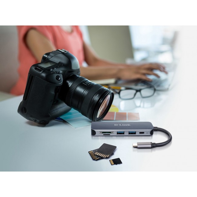 D-Link 5-in-1 USB-C Hub with Card Reader DUB-2325 D-Link 5-in-1 USB-C Hub with Card Reader DUB-2325