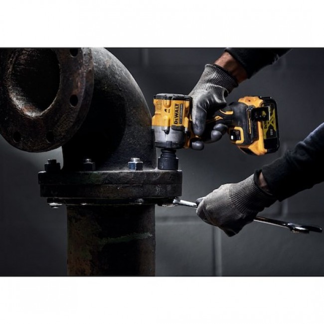 DeWALT DCF922P2T-QW power wrench 2500 RPM 610 N m DeWALT DCF922P2T-QW power wrench 2500 RPM 610 N m