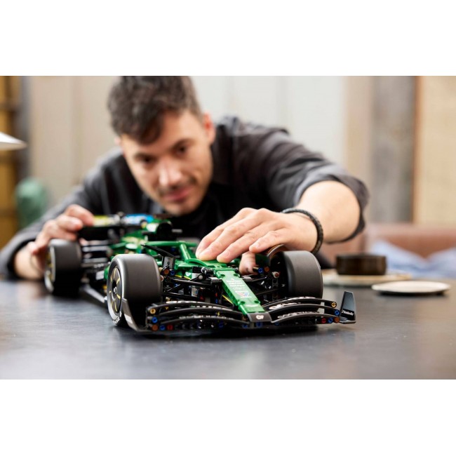 LEGO TECHNIC 42240 Aston Martin Aramco AMR25 F1