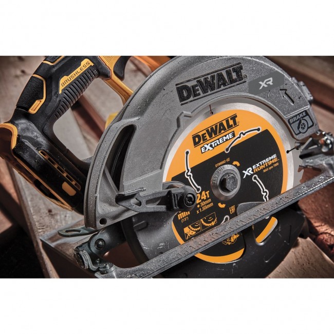 DeWALT DCS573NT-XJ portable circular saw