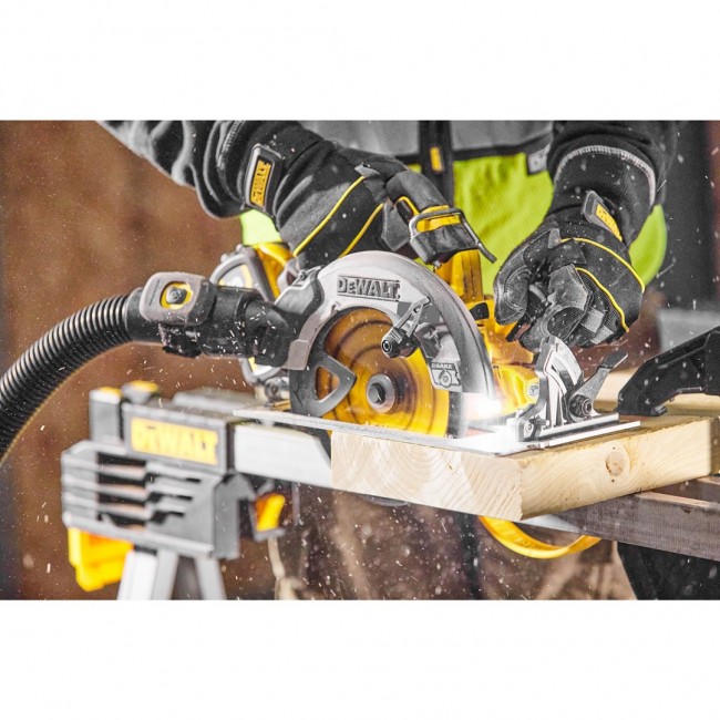DeWALT DCS573NT-XJ portable circular saw