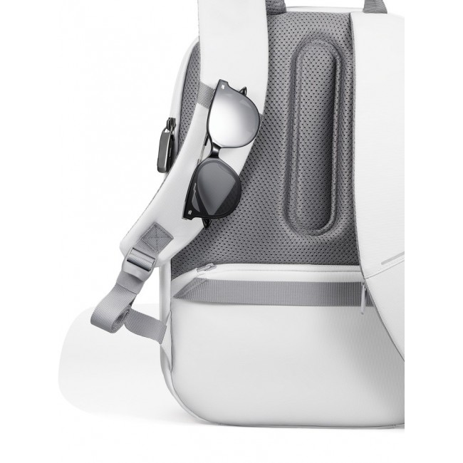 XD DESIGN ANTI-THEFT BACKPACK BOBBY EDGE WHITE P/N: P706.2503 XD DESIGN ANTI-THEFT BACKPACK BOBBY EDGE WHITE P/N: P706.2503