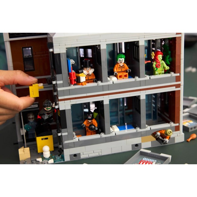 LEGO BATMAN 76300 Arkham Asylum