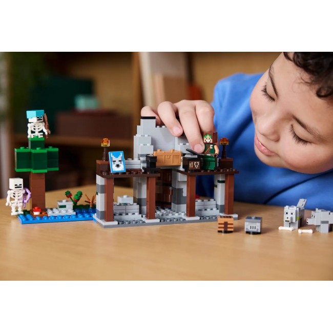 LEGO MINECRAFT 21261 The Wolf Stronghold