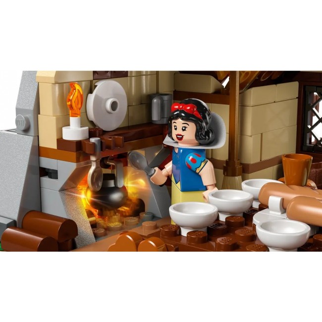 LEGO DISNEY 43242 Snow White and the Seven Dwarfs' Cottage LEGO DISNEY 43242 Snow White and the Seven Dwarfs' Cottage