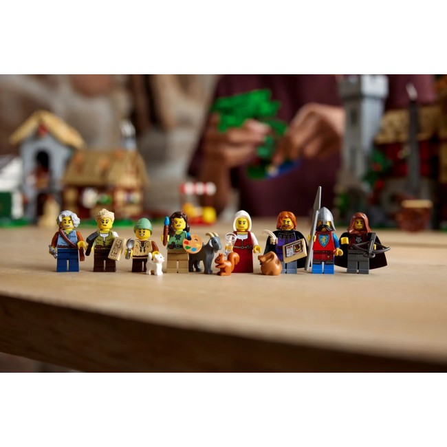 LEGO ICONS 10332 Medieval Town Square
