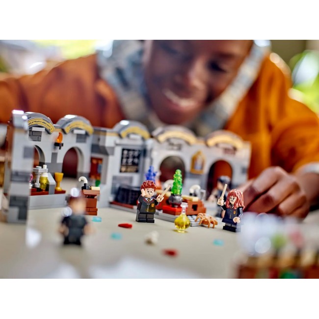 LEGO HARRY POTTER 76431 Hogwarts Castle: Potions Class