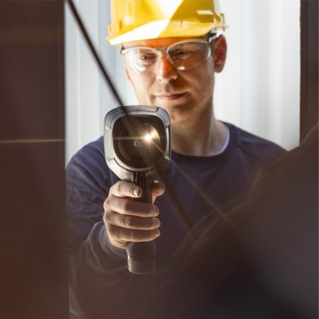 FLIR E8-PRO thermal imaging camera FLIR E8-PRO thermal imaging camera