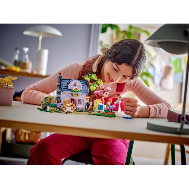 LEGO FRIENDS 42669 Beekeepers House and Flower Garden LEGO FRIENDS 42669 Beekeepers House and Flower Garden