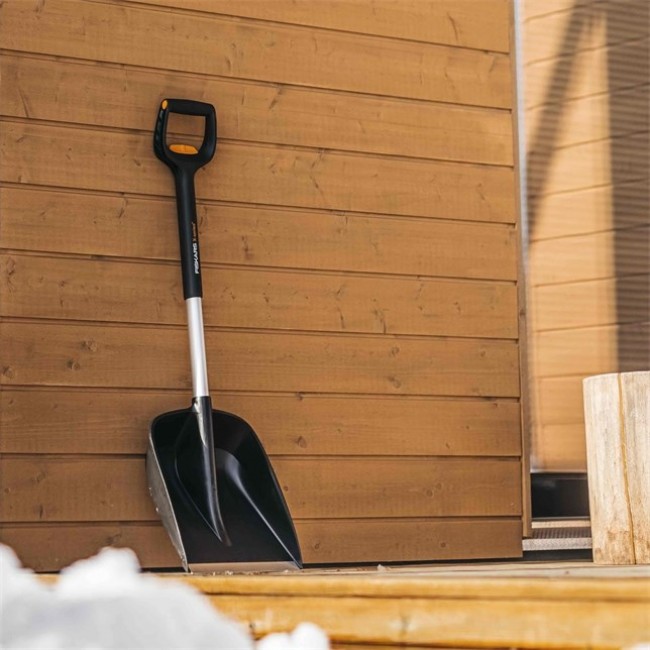 FISKARS CAR SNOW SHOVEL TELESCOPIC HANDLE X-SERIES