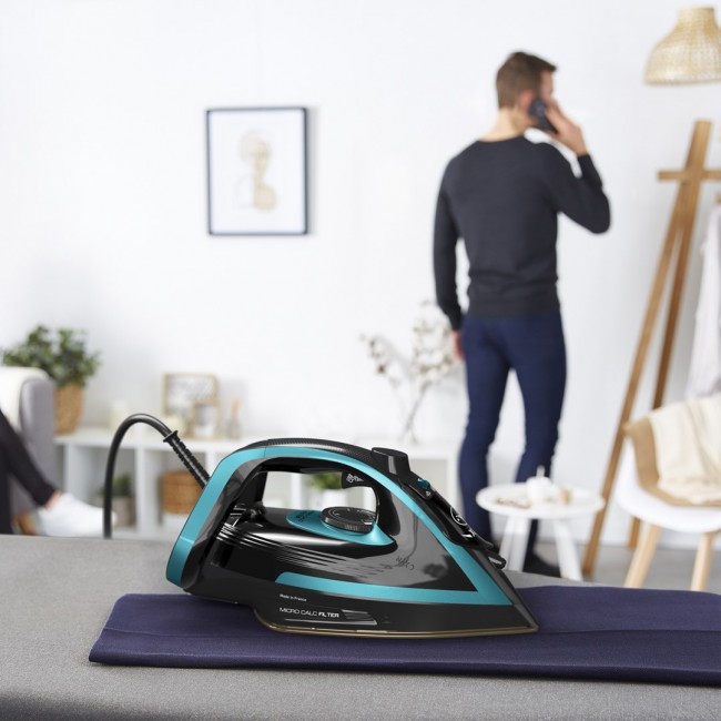 Tefal Puregliss FV8066 Dry & Steam iron Durilium AirGlide Autoclean soleplate 3000 W Black, Blue
