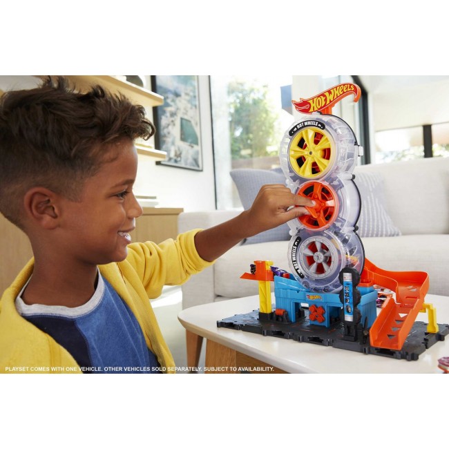Hot Wheels City Super Twist Tyre Shop Playset and Car
