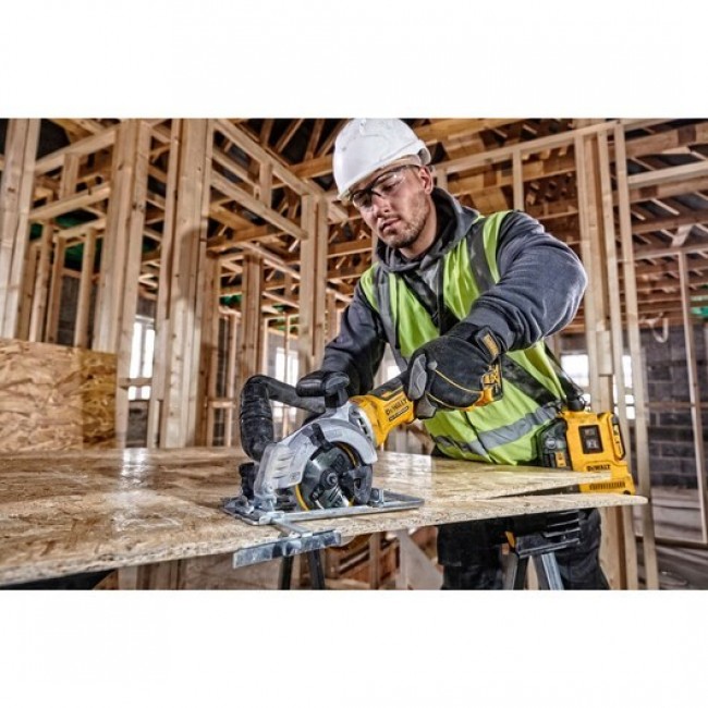 DeWALT DCS691N-XJ portable circular saw 11.5 cm Black, Yellow 4500 RPM 800 W